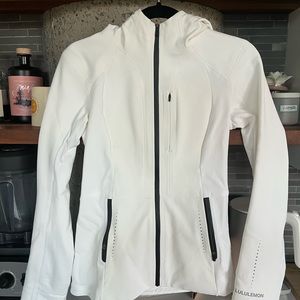 Lululemon Cross Chill Jacket Repelshell (US 4)